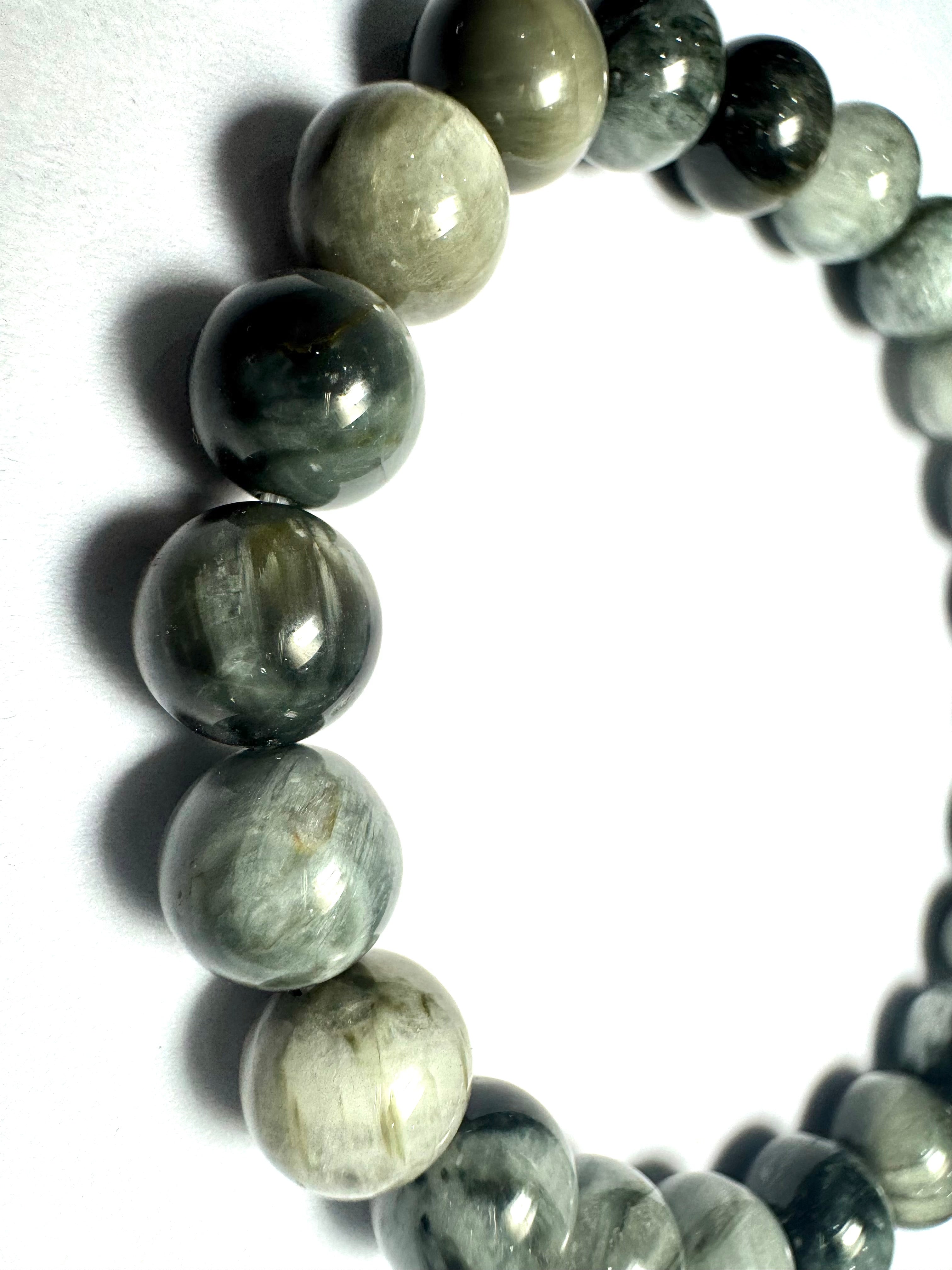 Natural Grey Cateye Bracelet – Healing, Energy & Style